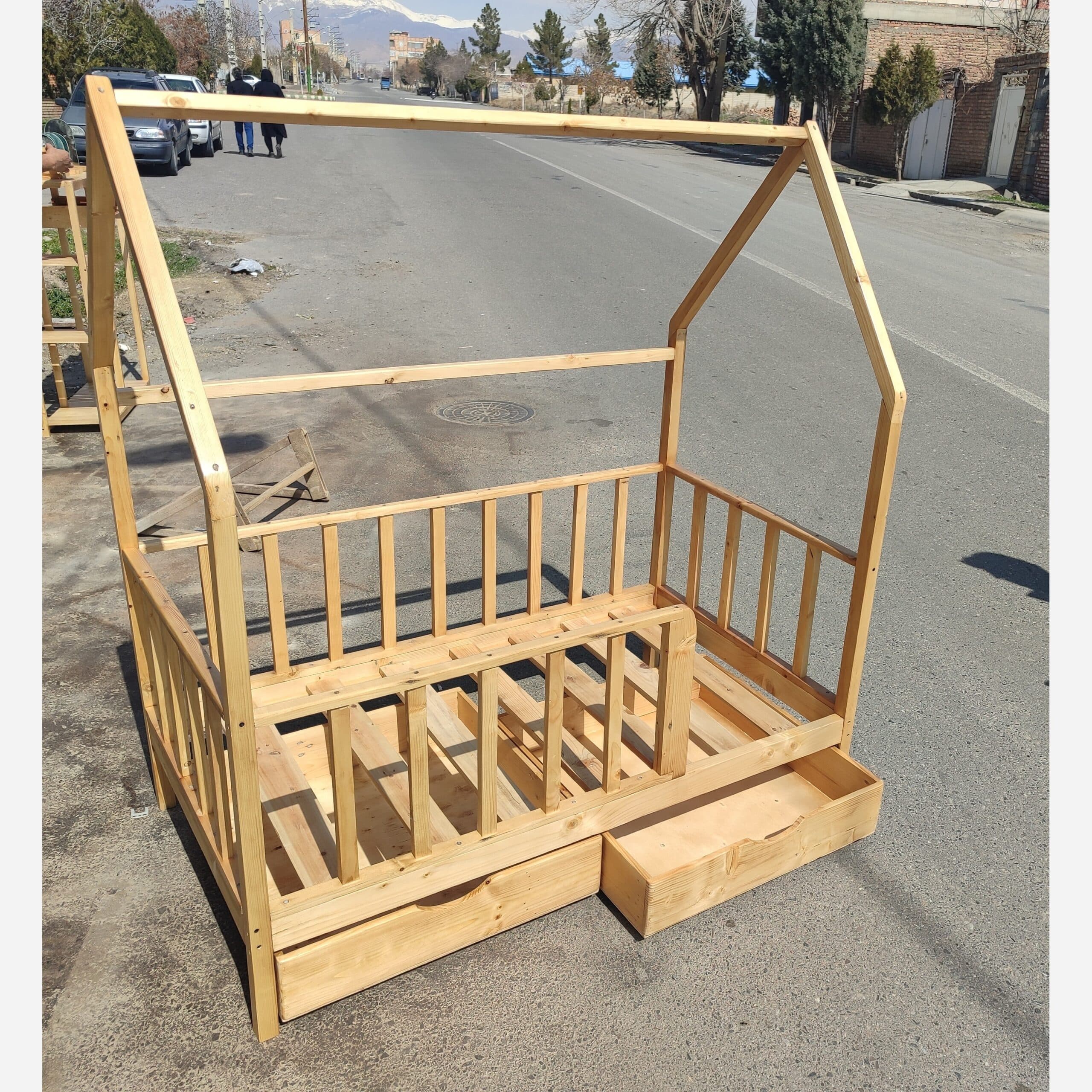 تخت خواب کودک و نوجوان طرح کلبه مبلمان فرنا مدل 1142588 — تصویر ۳