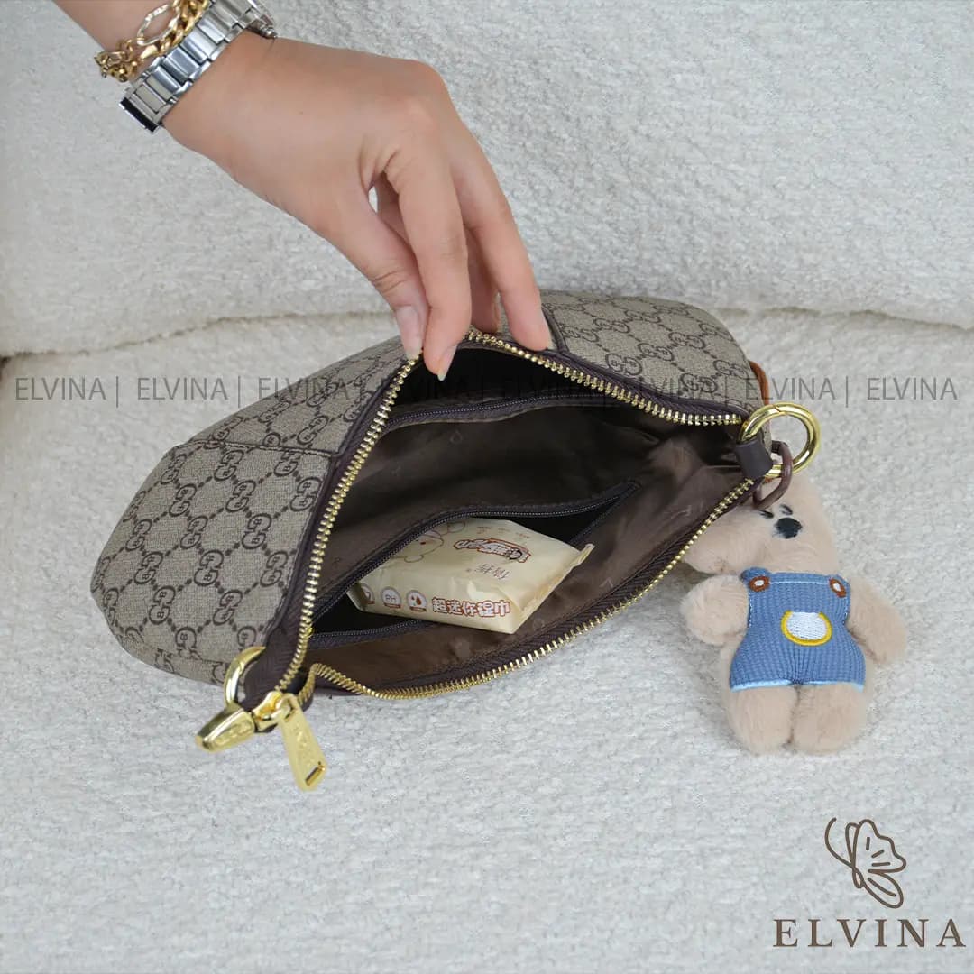 کیف دخترانه قایقی آویز چارم آلا وارداتی برند YADIER دارای دو بند دوشی و دستی — تصویر ۳