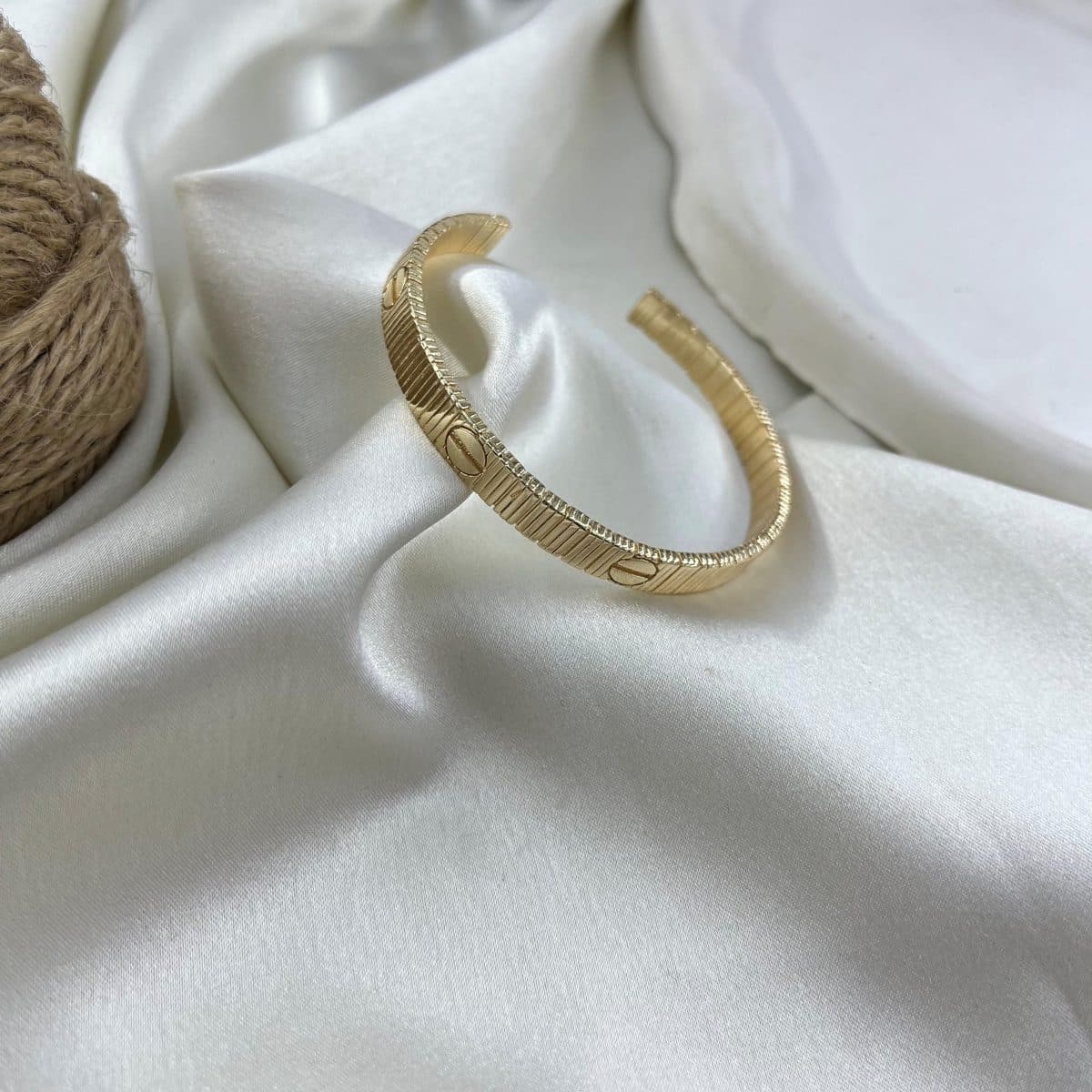 دستبند زنانه بنگل مدل کارتیه کد B5524 — تصویر ۲
