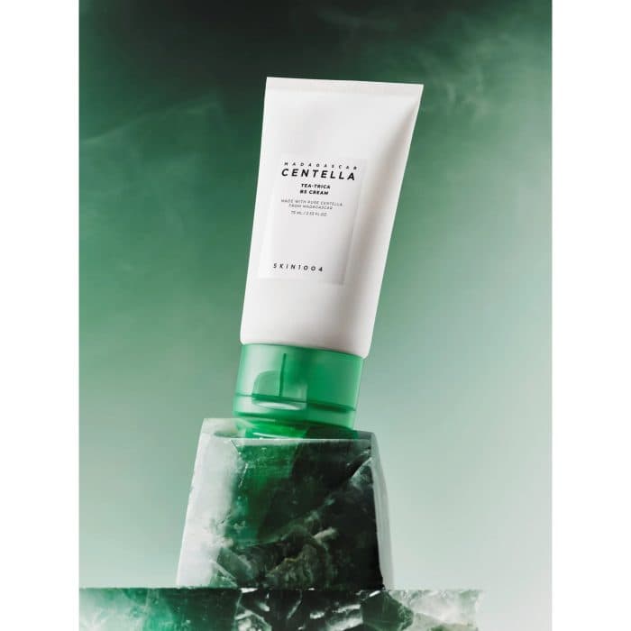 کرم مرطوب کننده ضدجوش و ترمیم کننده سنتلا Skin 1004 Madagascar Centella مدل Tea-Trica مناسب پوست حساس حجم 75 میلی لیتر — تصویر ۲