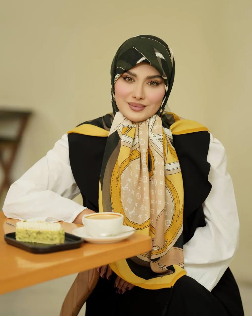 روسری سیا اسکارف طرح لویی ویتون منگوله دار جی ان تی کد 505 — تصویر ۸