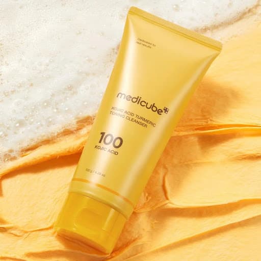 فوم شوینده کپسولی کوجیک اسید و زردچوبه مدیکیوب medicube kojic acid cleanser روشن‌کننده و شفاف‌کننده پوست مناسب انواع پوست وزن 120 گرم — تصویر ۷