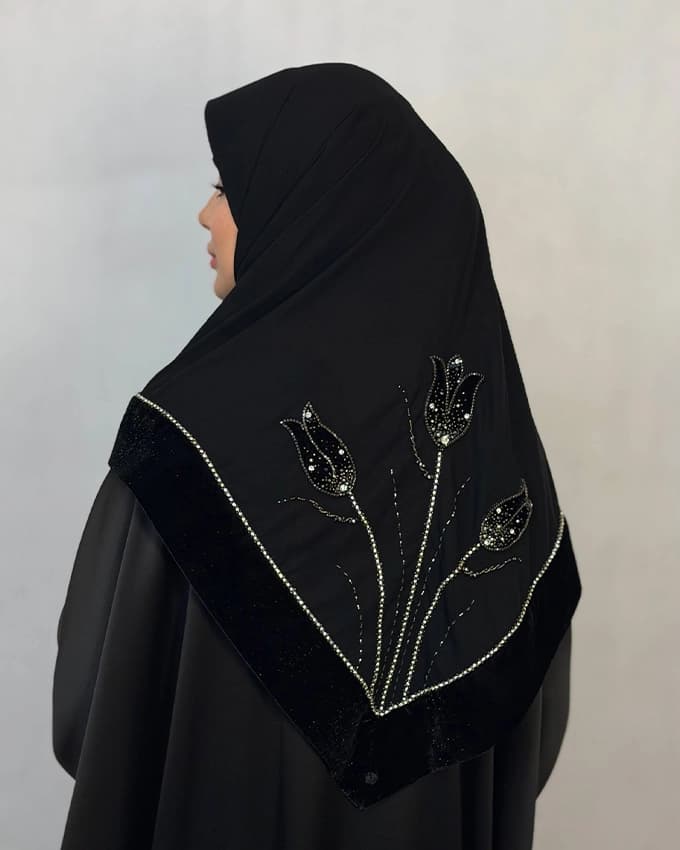 روسری حریر حاشیه مخمل لاله مشکی