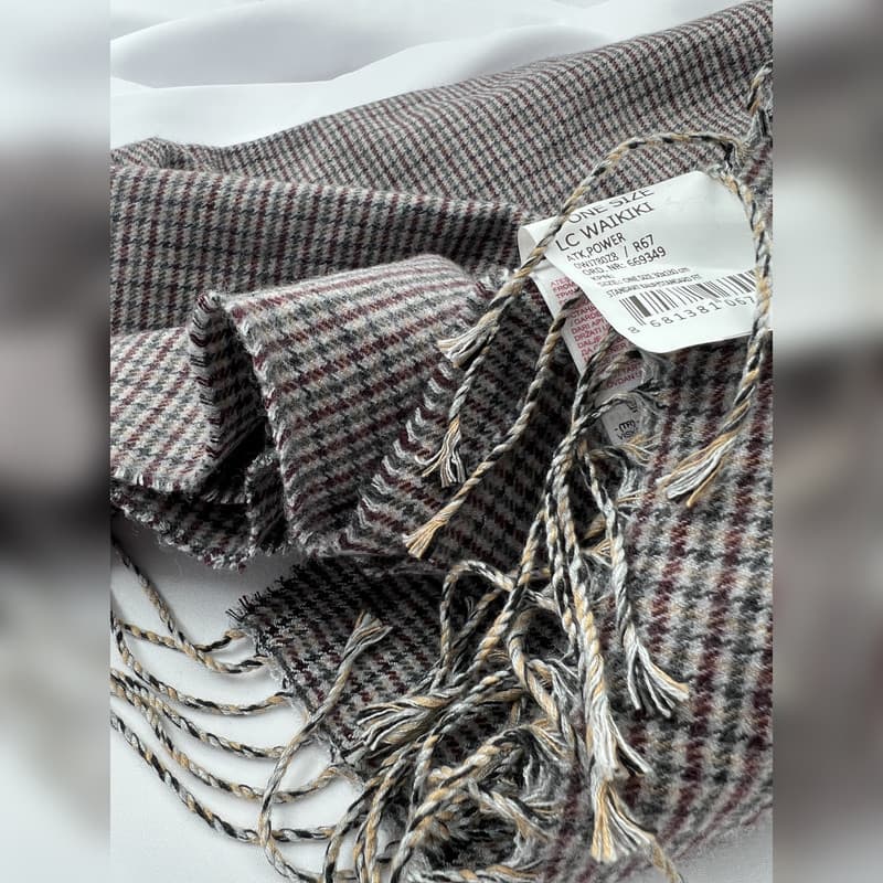 شال گردن ال سی وایکیکی مدل NGH — تصویر ۶