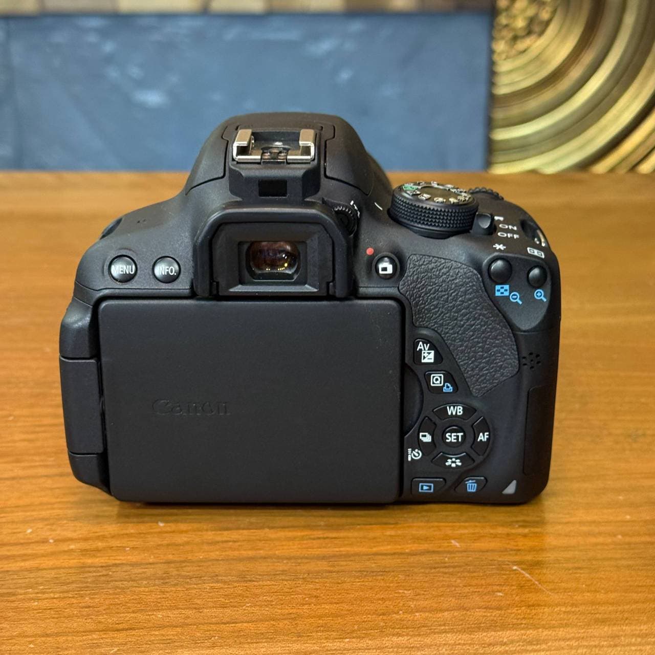 دوربین دست دوم کانن EOS 700D 18-135 STM — تصویر ۴
