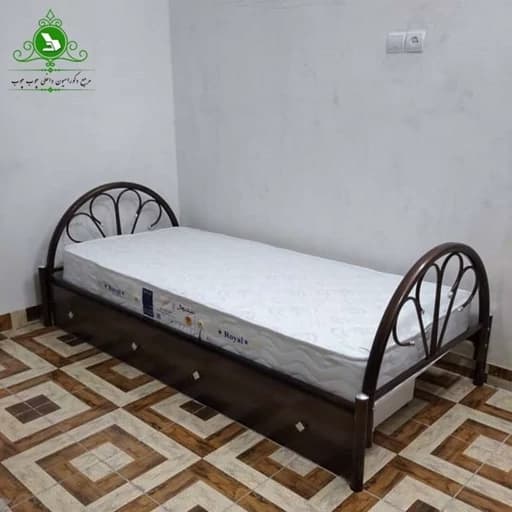 تخت خواب یک نفره فلزی فرفوژه مدل طاووسی با کشو بدون تشک مبلمان فرنا مدل 1142548