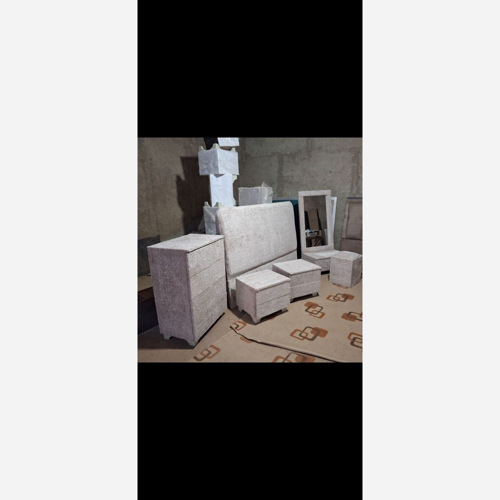 سرویس خواب دو نفره ،تخت خواب، میز آرایش، پاتختی زیر آینه و آینه مبلمان فرنا مدل 1142510 — تصویر ۳