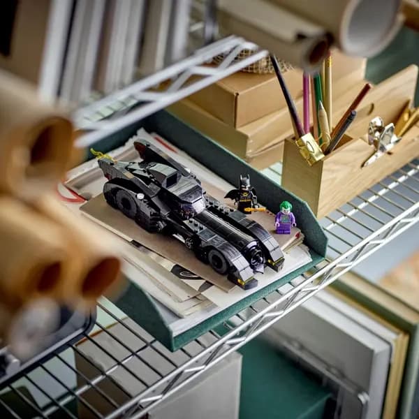لگو DC مدل Batmobile: Batman vs. The Joker Chase 76224 — تصویر ۵