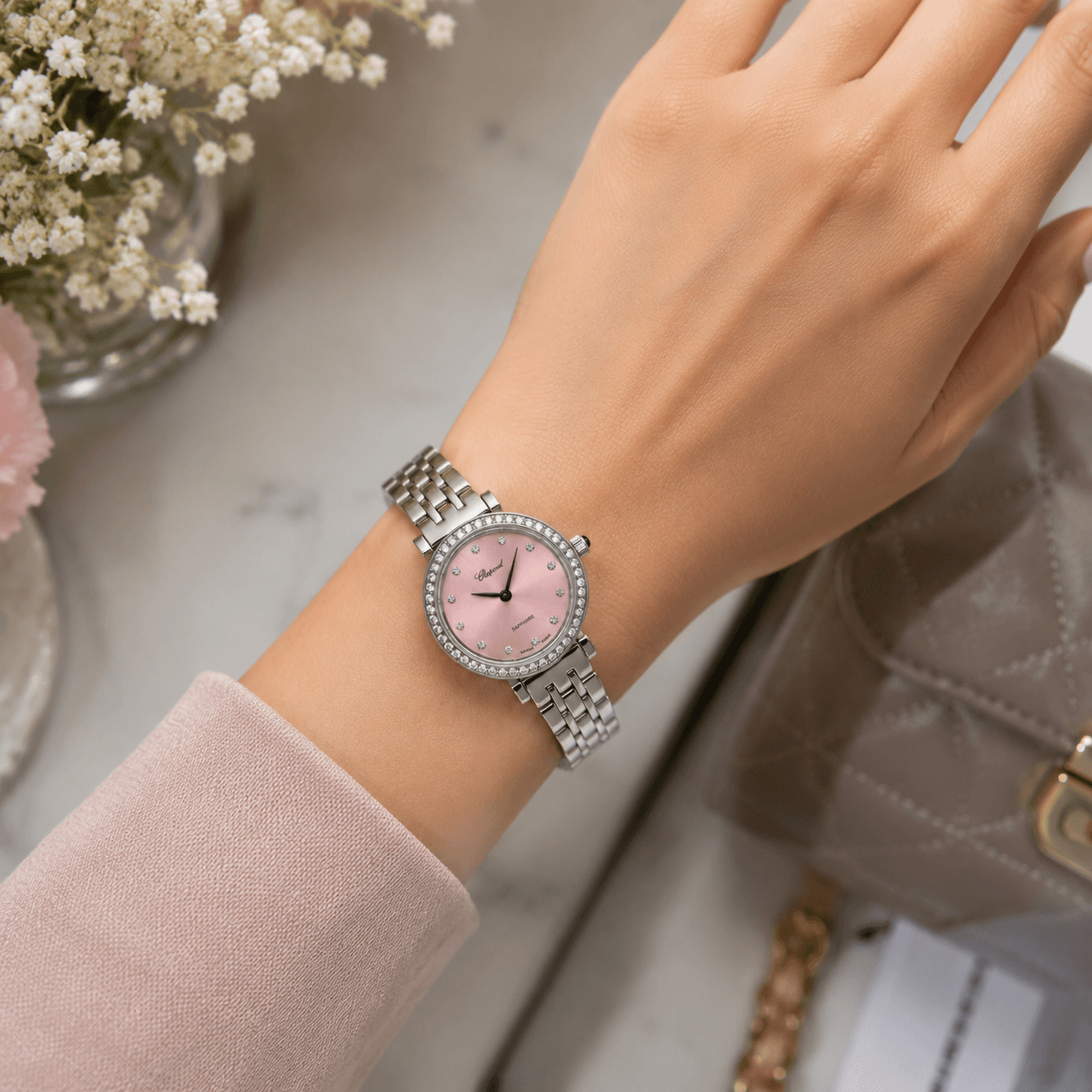 ساعت اکسنت زنانه استیل ax120019L با دور کیس دایموند و صفحه ای صورتی و موتور تک حالته — تصویر ۳
