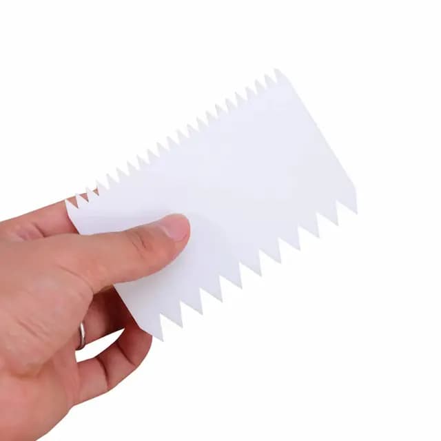 شانه خامه کشی پلاستیکی کوچک