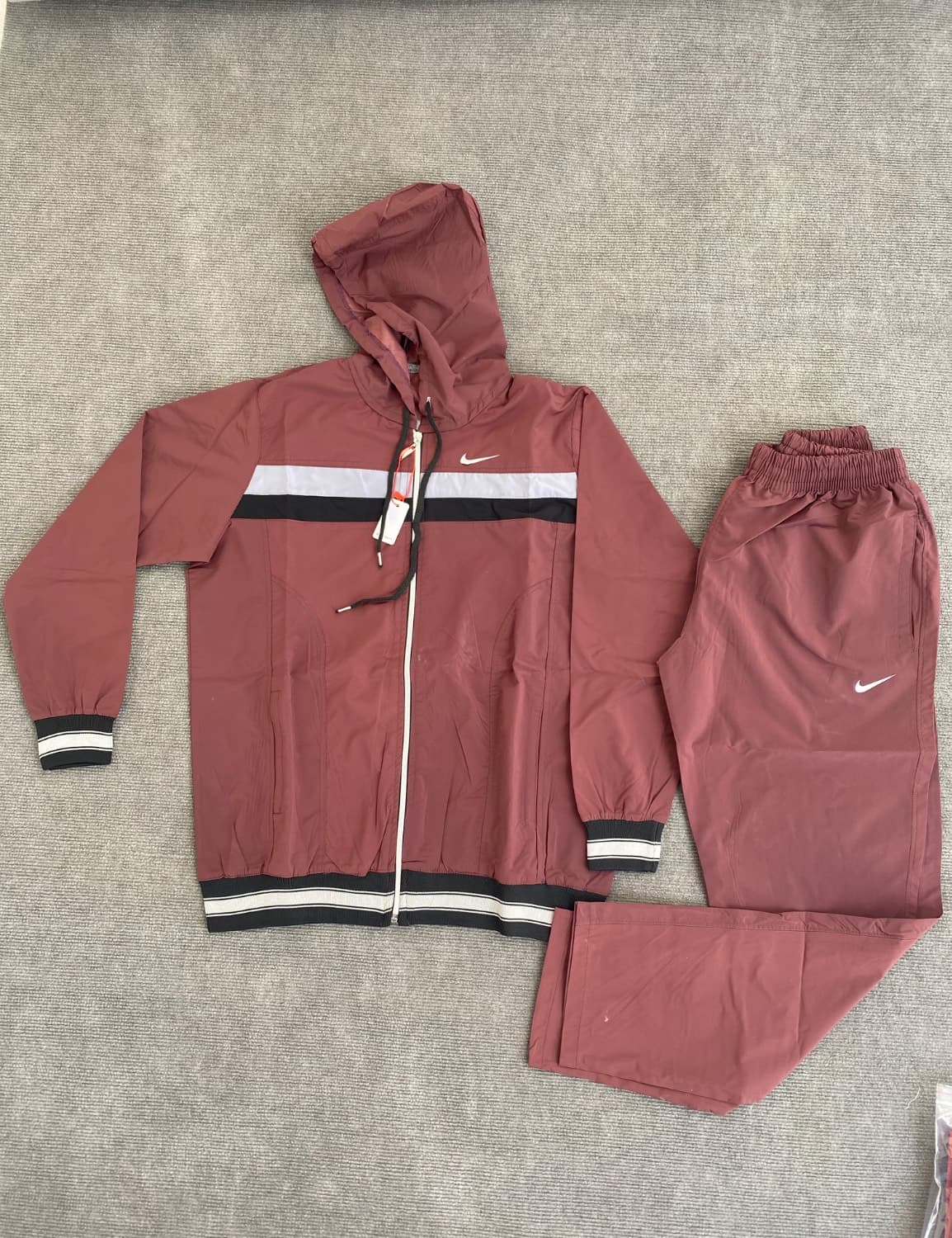 سویشرت شلوار Nike آیرو بچه گانه — تصویر ۲