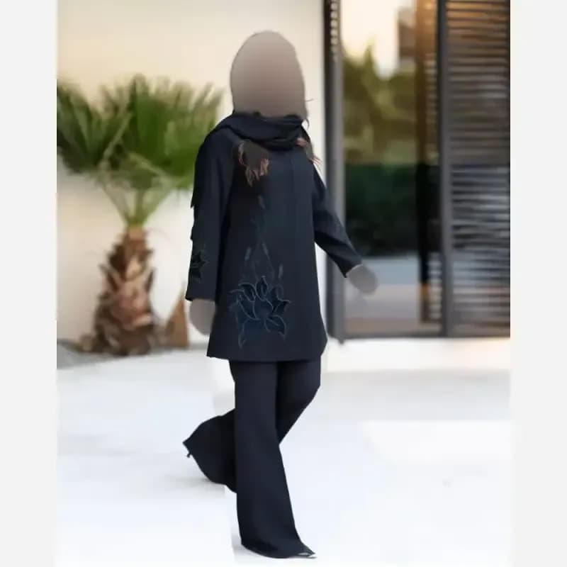 مانتو کتی گل سنگی بزرگ سایز کرپ مرویجت سنگ دوزی شده رنگ مشکی سایز 42 تا 56 قد 90