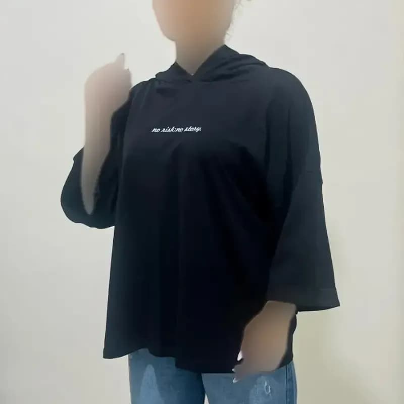 تیشرت باکسی کلاهدار چاپی نخ پنبه لش — تصویر ۵