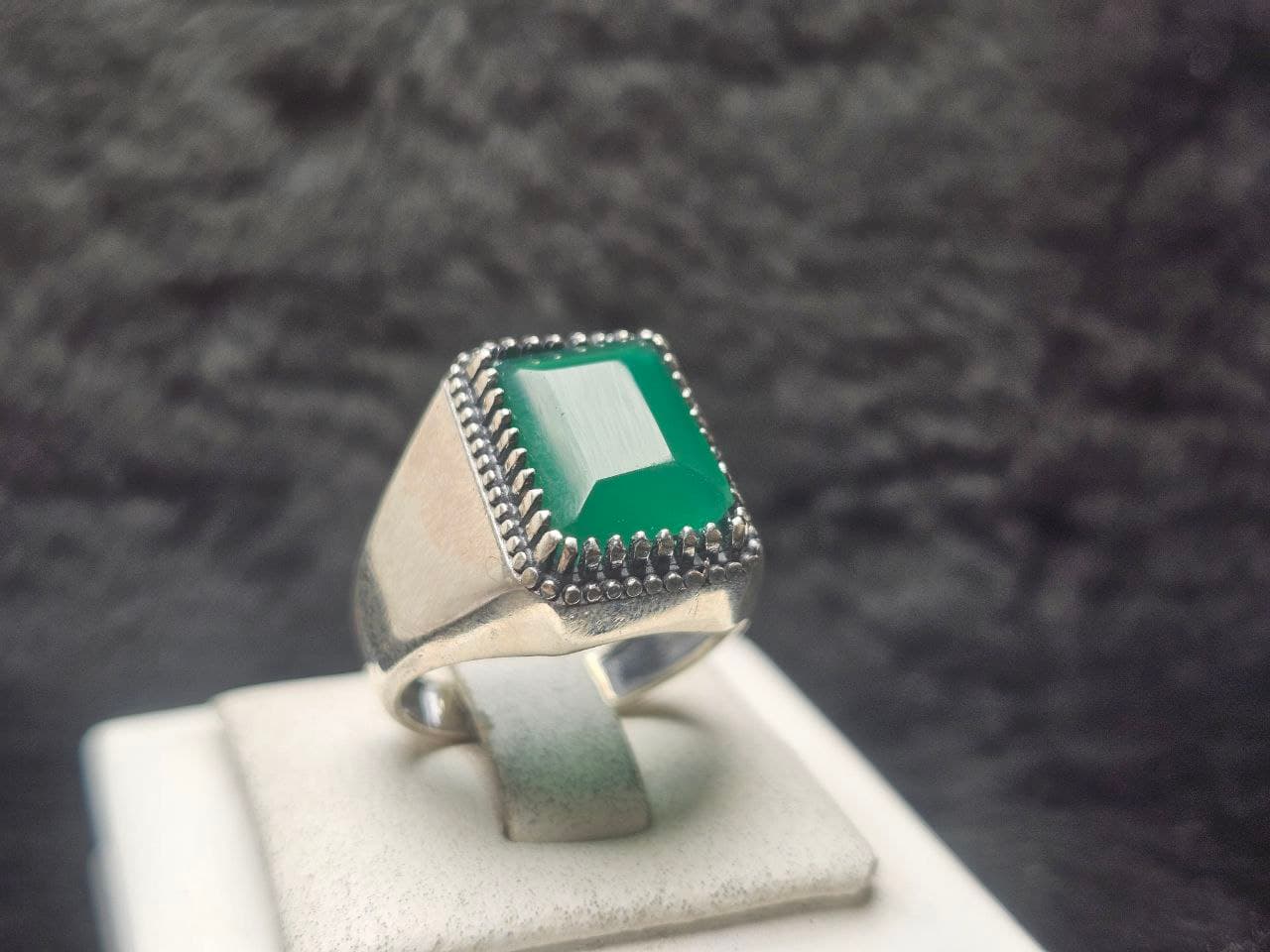 انگشتر نقره عقیق سبز چهارگوش جواهرتراش — تصویر ۳