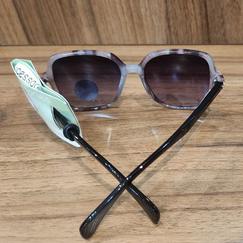 عینک آفتابی زنانه مربعی برند اکسسورایز Accessories 326-927 — تصویر ۴