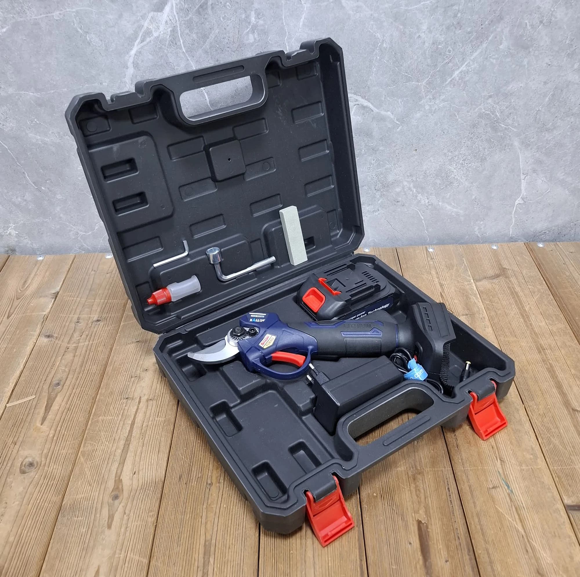 قیچی شارژی باغبانی 21 ولت صنعتی اکتیو تولز مدل 21V/ 6232 کد 45 سایز 11 اینچ — تصویر ۳
