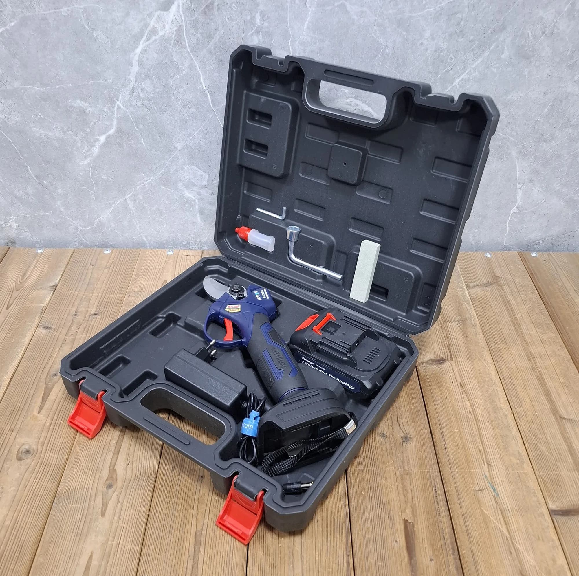 قیچی شارژی باغبانی 21 ولت صنعتی اکتیو تولز مدل 21V/ 6232 کد 45 سایز 11 اینچ — تصویر ۴