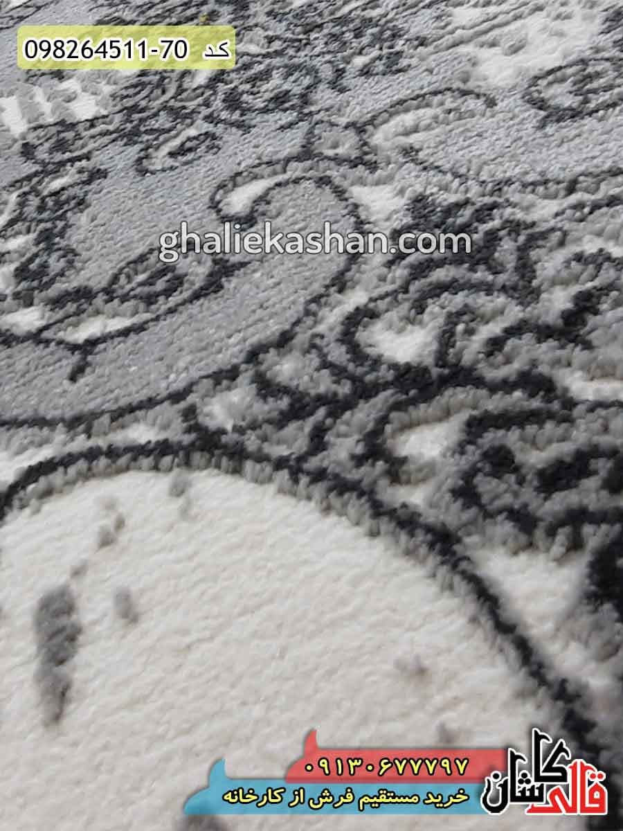فرش فانتزی وینتیج طرح ترنم زمینه نقره ای کاشان – گل برجسته — تصویر ۳