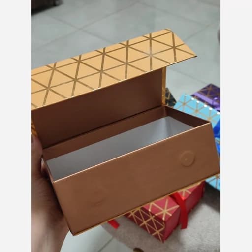 باکس جعبه مگنتی همراه پاپیون تزیین آماده لاکچری و باکلاس مناسب کادو هدیه تولد — تصویر ۳