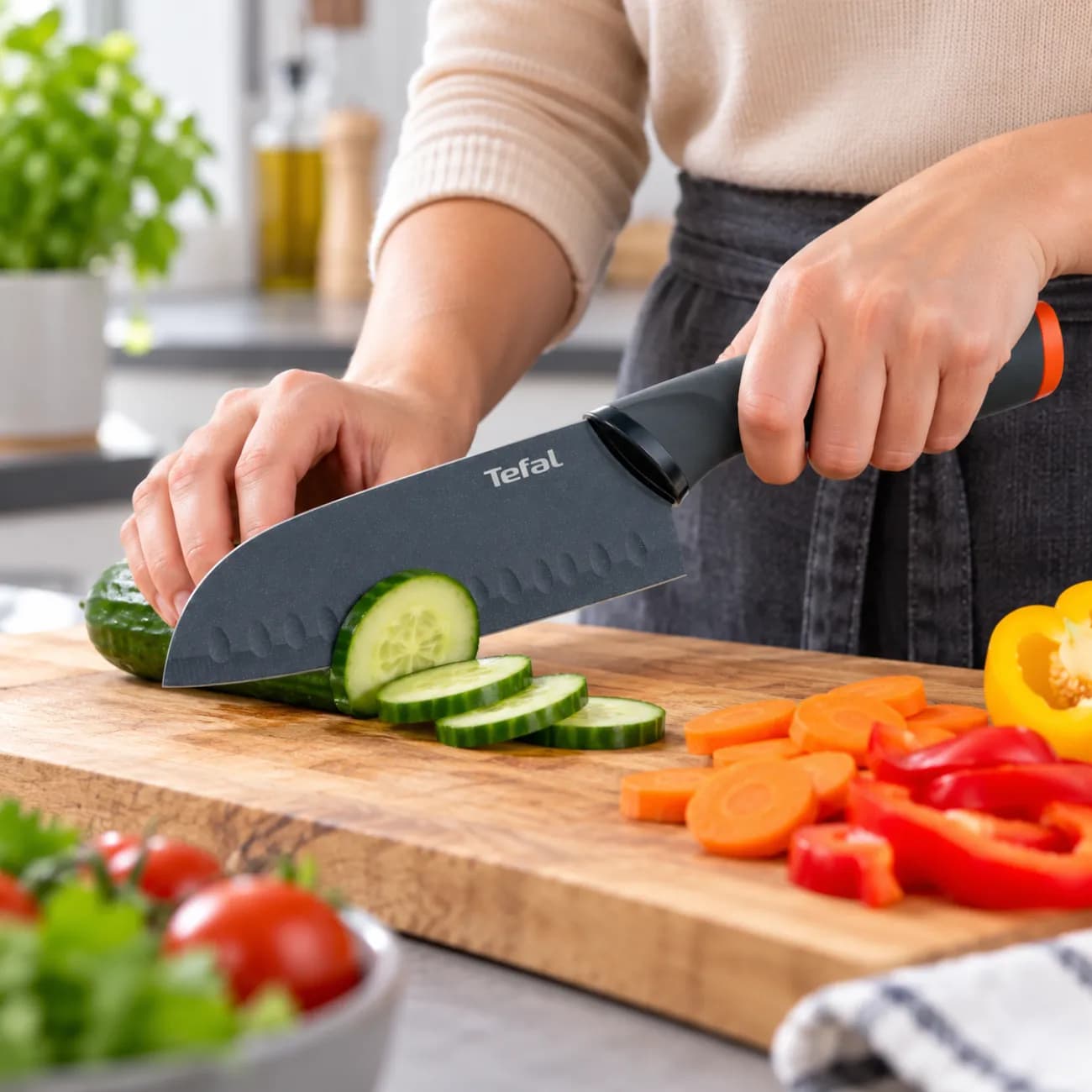 چاقوی سانتوکو تفال Tefal مدل K1220114 تیغه 12 سانتی متر — تصویر ۲