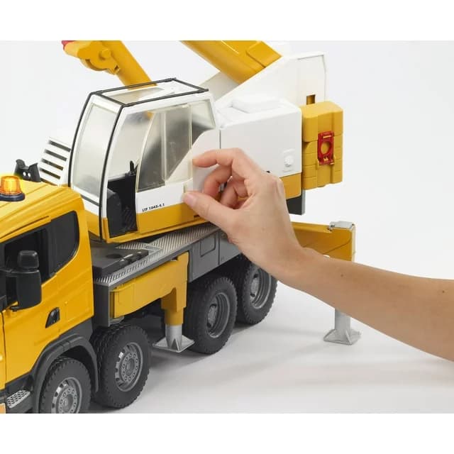 ماشین بازی برودر مدل Scania Liebherr Crane Truck — تصویر ۲