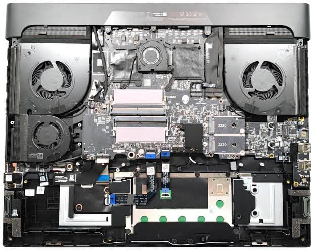 لپ تاپ گیمینگ استوک دل مدل alienware 18 area-51 صفحه نمایش 18 اینچ گرافیک RTX 5090 — تصویر ۲