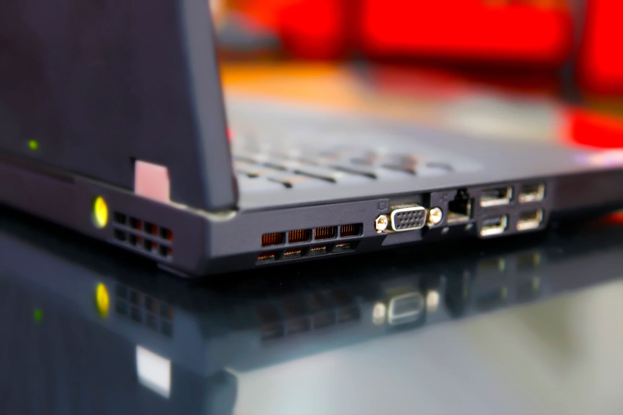 لپ تاپ مهندسی استوک لنوو مدل lenovo thinkpad p53 پردازنده Core i7 نسل 9 گرافیک Quadro T2000 — تصویر ۳