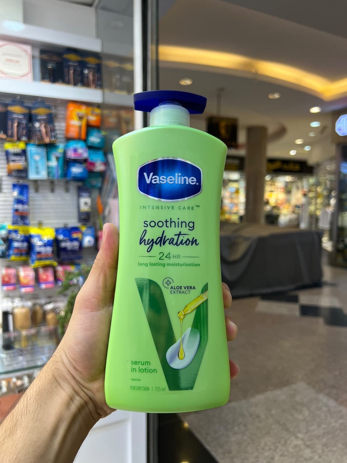 لوسیون بدن تسکین دهنده مناسب پوست خشک و دهیدراته وازلین مدل Soothing Hydration — تصویر ۲