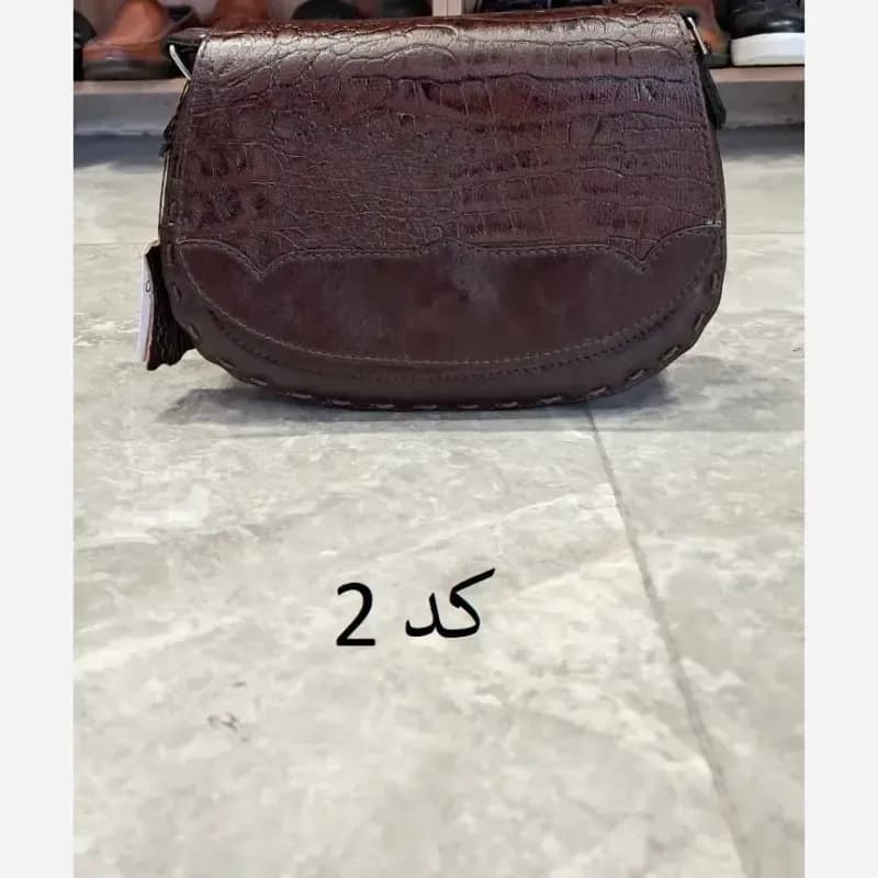 کیف دوشی چرم طبیعی گاوی ابعاد 17 در 25 زنانه — تصویر ۲