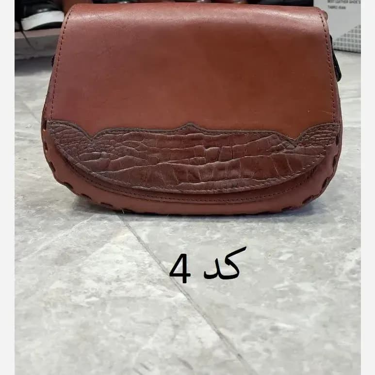 کیف دوشی چرم طبیعی گاوی ابعاد 17 در 25 زنانه — تصویر ۴