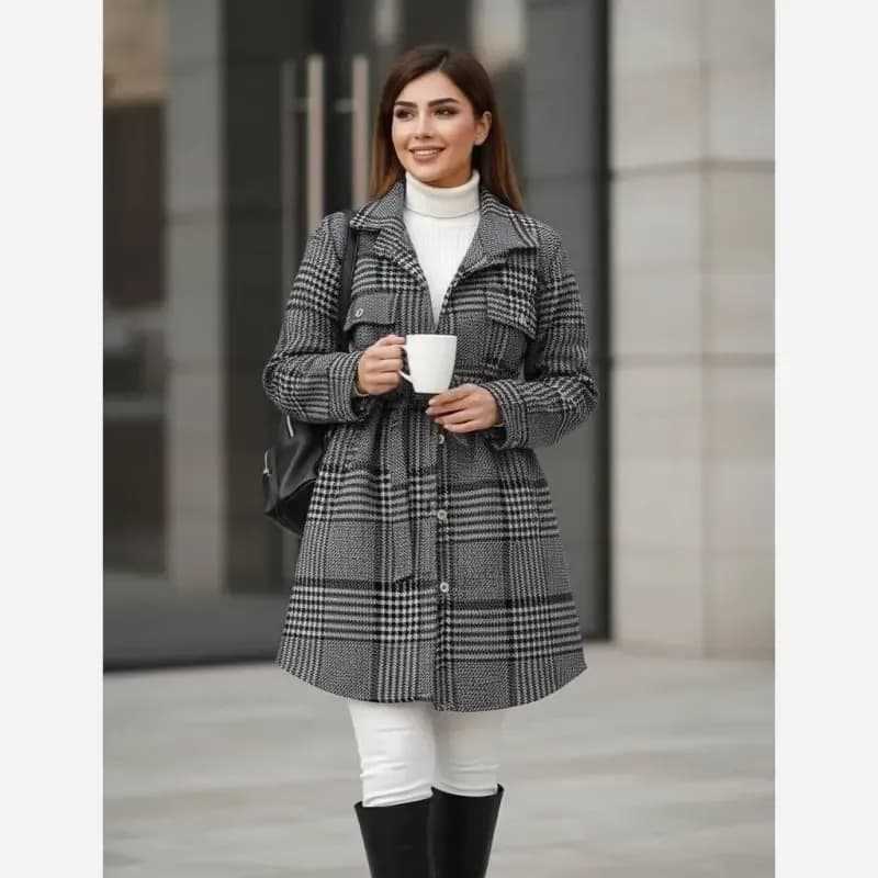 مانتو پشمی کمربنددار ثریا پاییزه و زمستانه چهارخونه پیچازی موهر دار فری سایز — تصویر ۲
