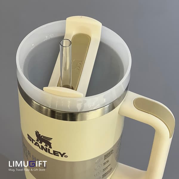 تراول ماگ استنلی Stanley Quencher مدل تامبلر رنگ کرم40oz- کد 0392 — تصویر ۲
