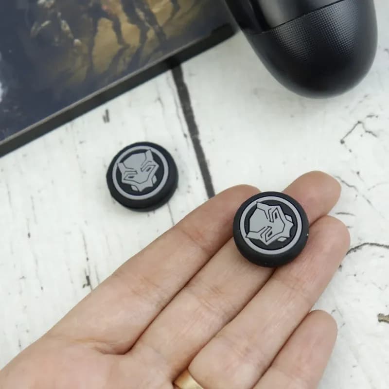 روکش آنالوگ دسته PS4 / Xbox طرح Black Panther پک دو عددی – مشکی — تصویر ۳