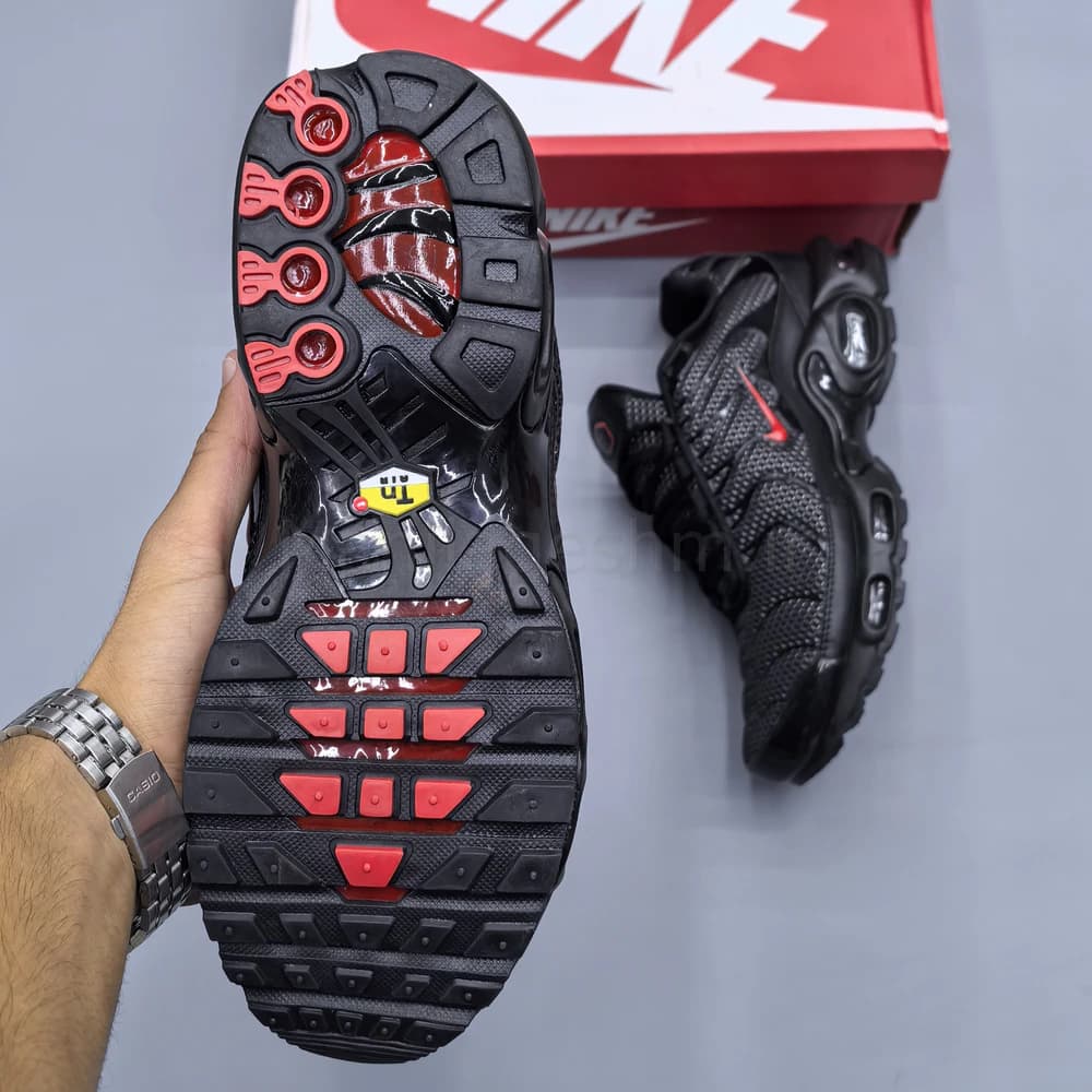 کفش نایک ایر مکس تی‌ان مشکی قرمز Nike Air Max TN Plus — تصویر ۳