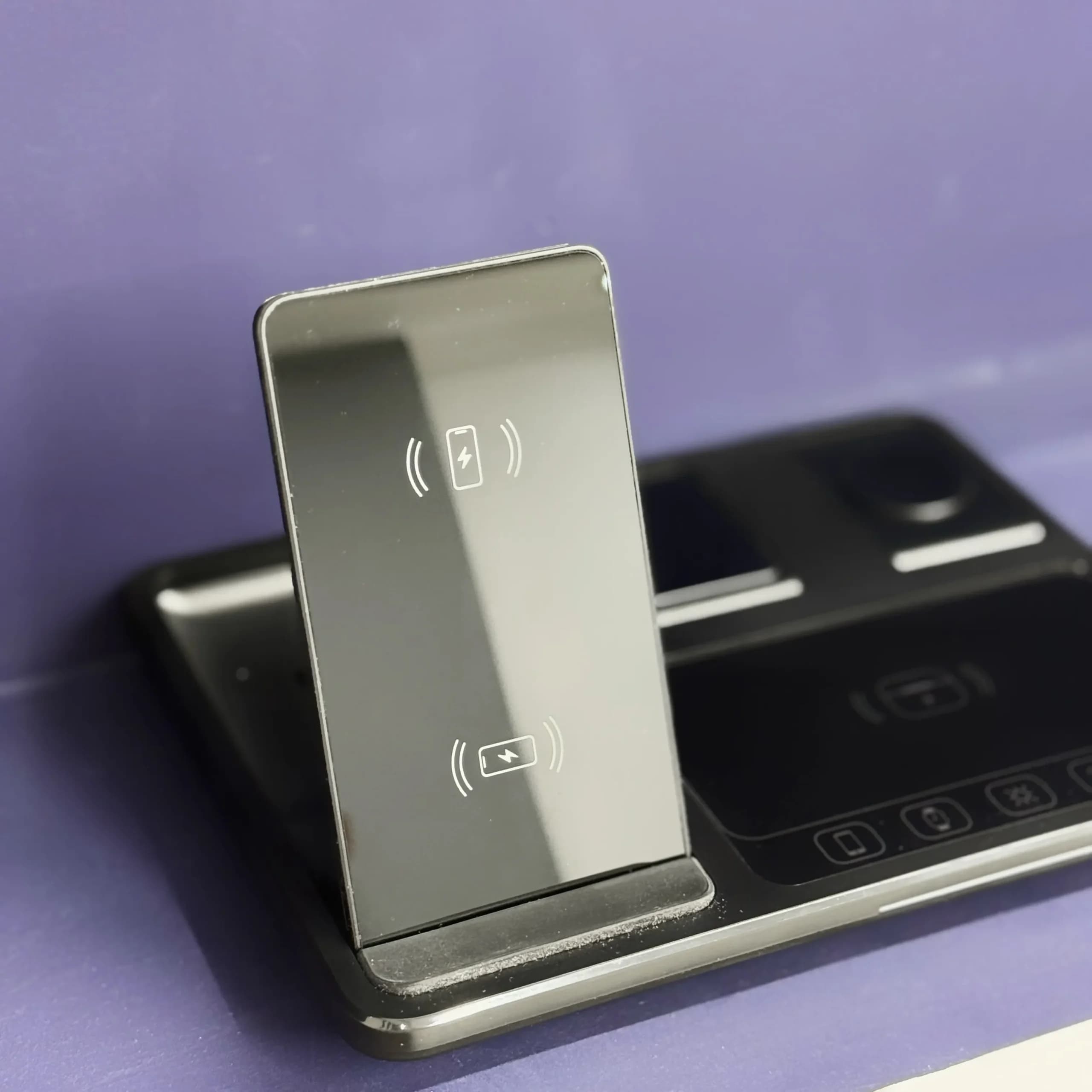 شارژر R11S 4-in-1 وایرلس — تصویر ۵