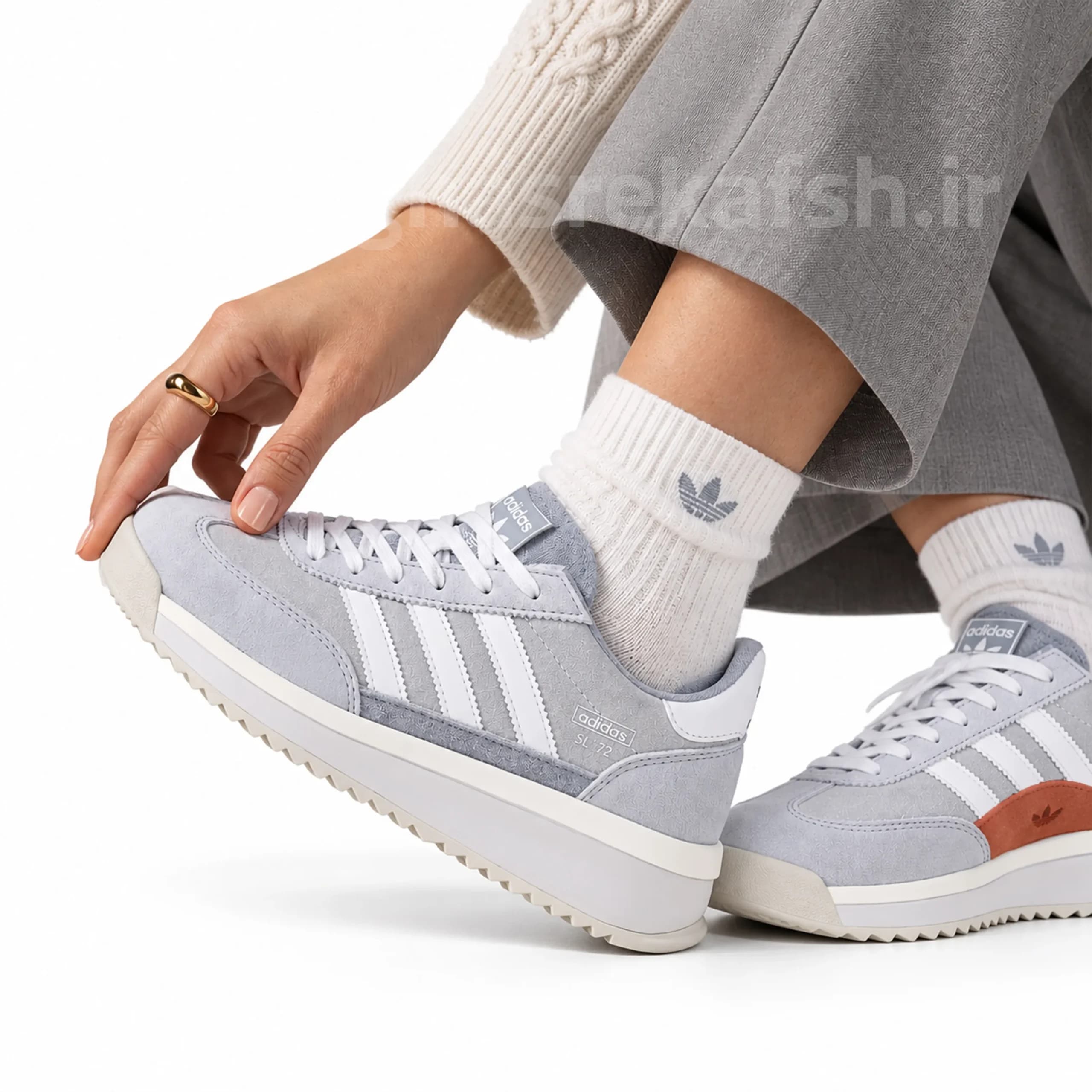 کتونی آدیداس اس ال 72 ADIDAS SL زنانه مسترکوالیتی رنگ طوسی کد 2402