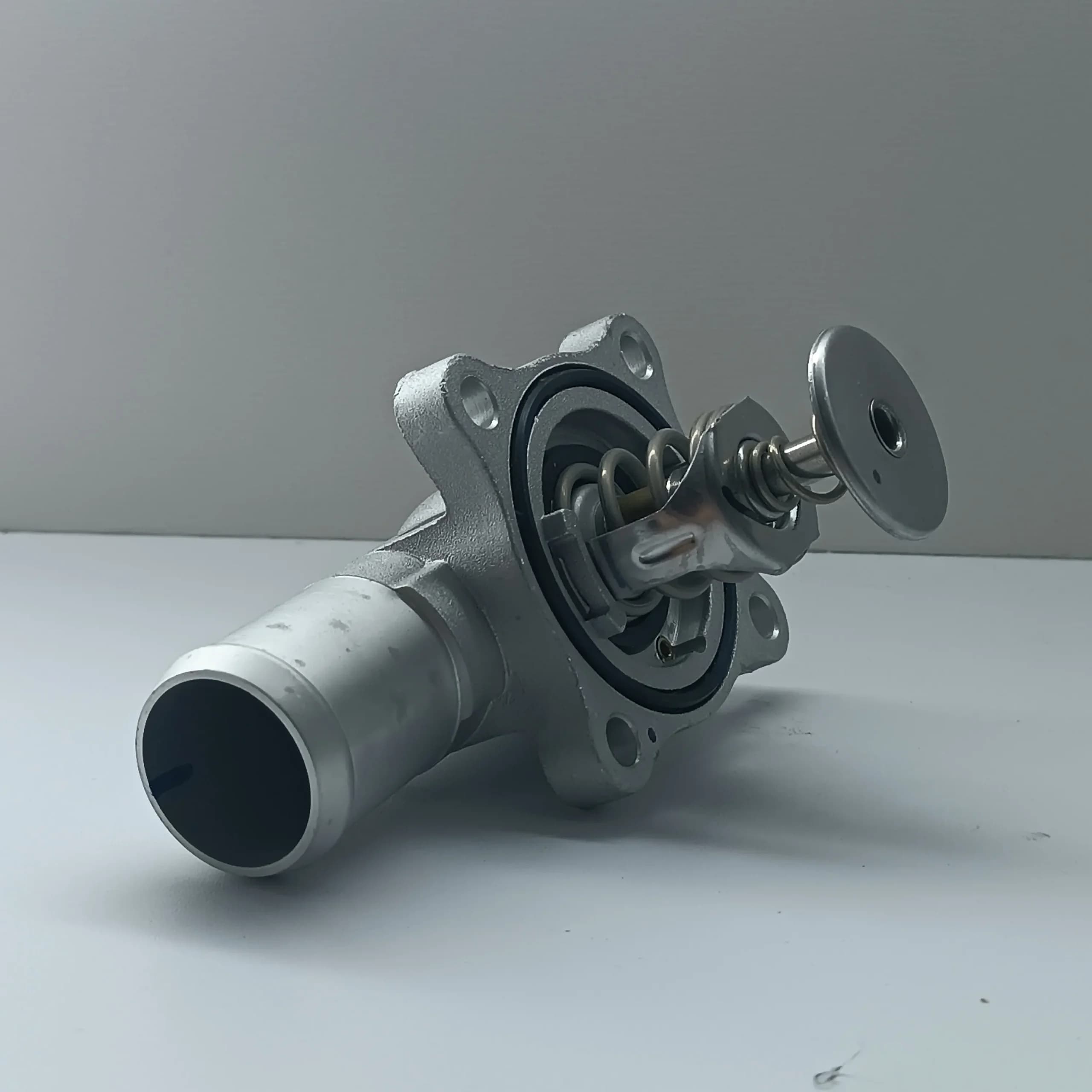 ترموستات تیگو tiggo 7 pro با کد فنی : E4T15-1306110 — تصویر ۳