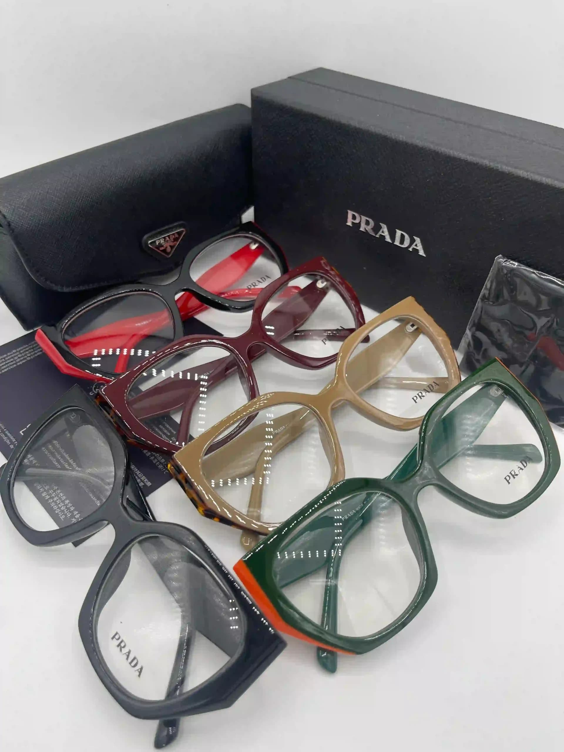 فریم عینک طبی زنانه پرادا مدل مربعی اورسایز – Prada