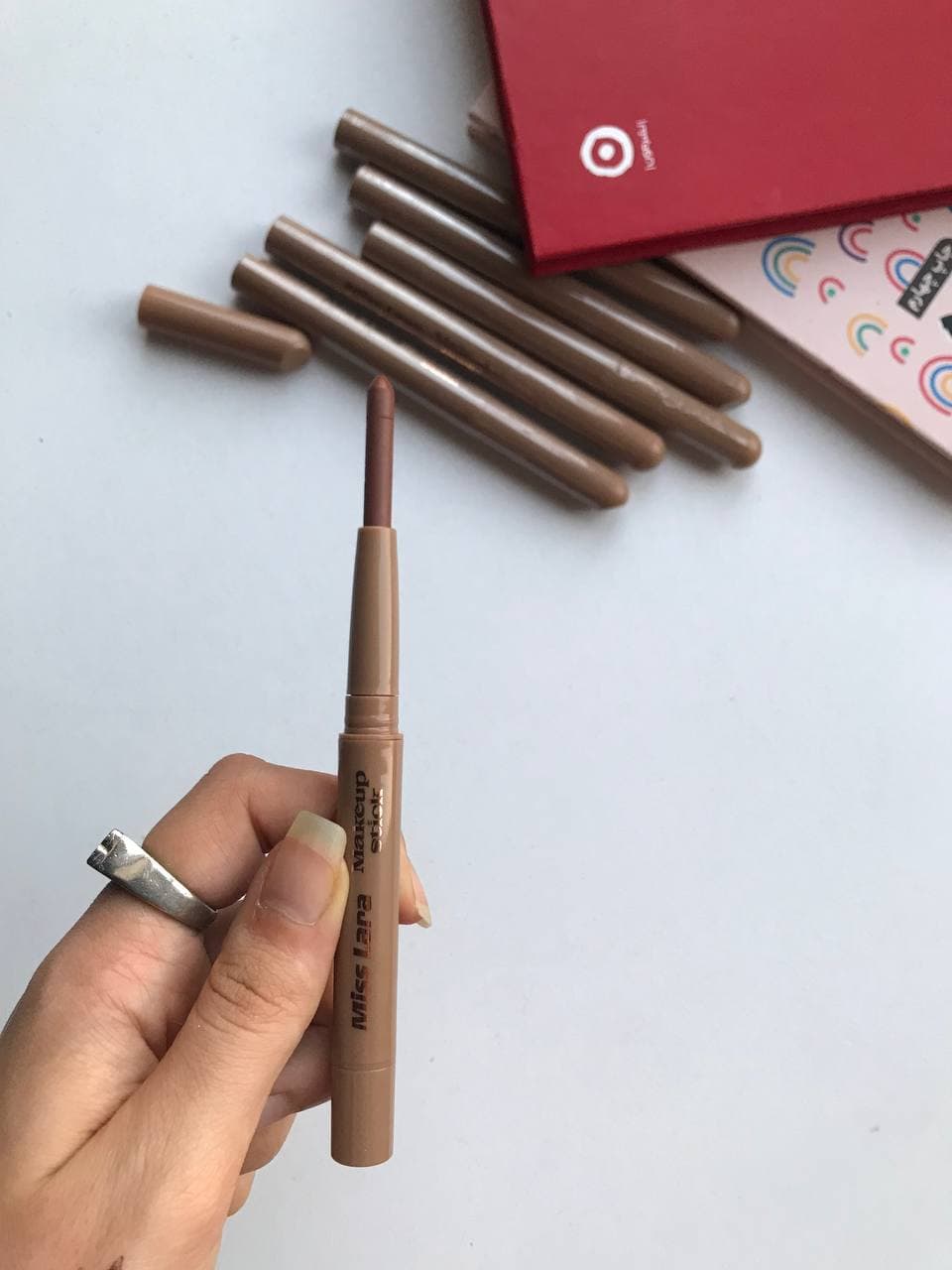 خط لب دو طرفه پیچی میس لارا — تصویر ۴