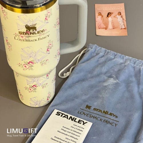 تراول ماگ استنلی مدل تامبلر طرح گل و پاپیون آبی -Stanley کد 0285 — تصویر ۴