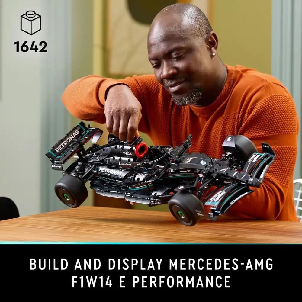 لگو تکنیک مرسدس بنز ای ام جی LEGO Technic Mercedes-AMG — تصویر ۳
