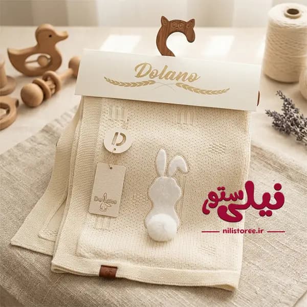پتو بافت کلاهدار نوزاد طرح خرگوش پوم دار برند دلانو Dolano — تصویر ۲