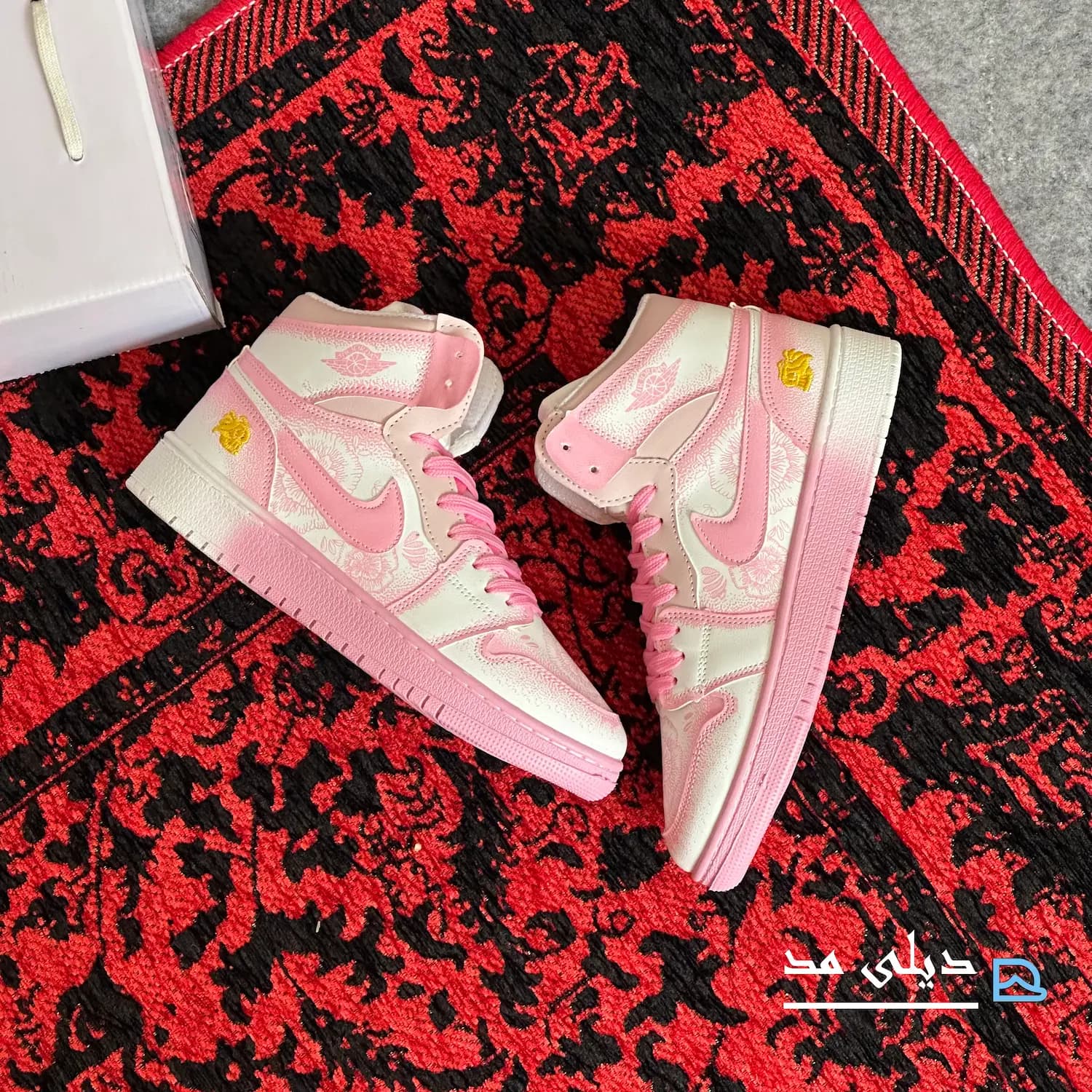 کتانی زنانه نایک ایر جردن 1 فامیلا ساقدار صورتی سفید | Nike Air jordan 1 — تصویر ۲