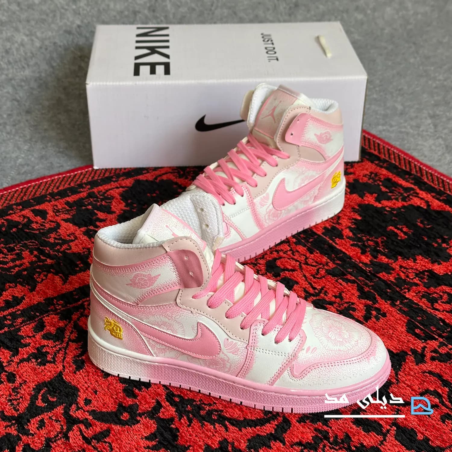 کتانی زنانه نایک ایر جردن 1 فامیلا ساقدار صورتی سفید | Nike Air jordan 1 — تصویر ۶