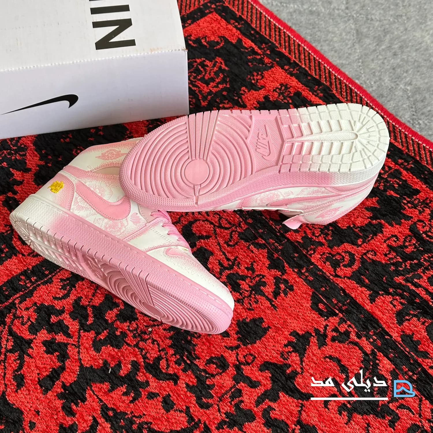 کتانی زنانه نایک ایر جردن 1 فامیلا ساقدار صورتی سفید | Nike Air jordan 1 — تصویر ۵