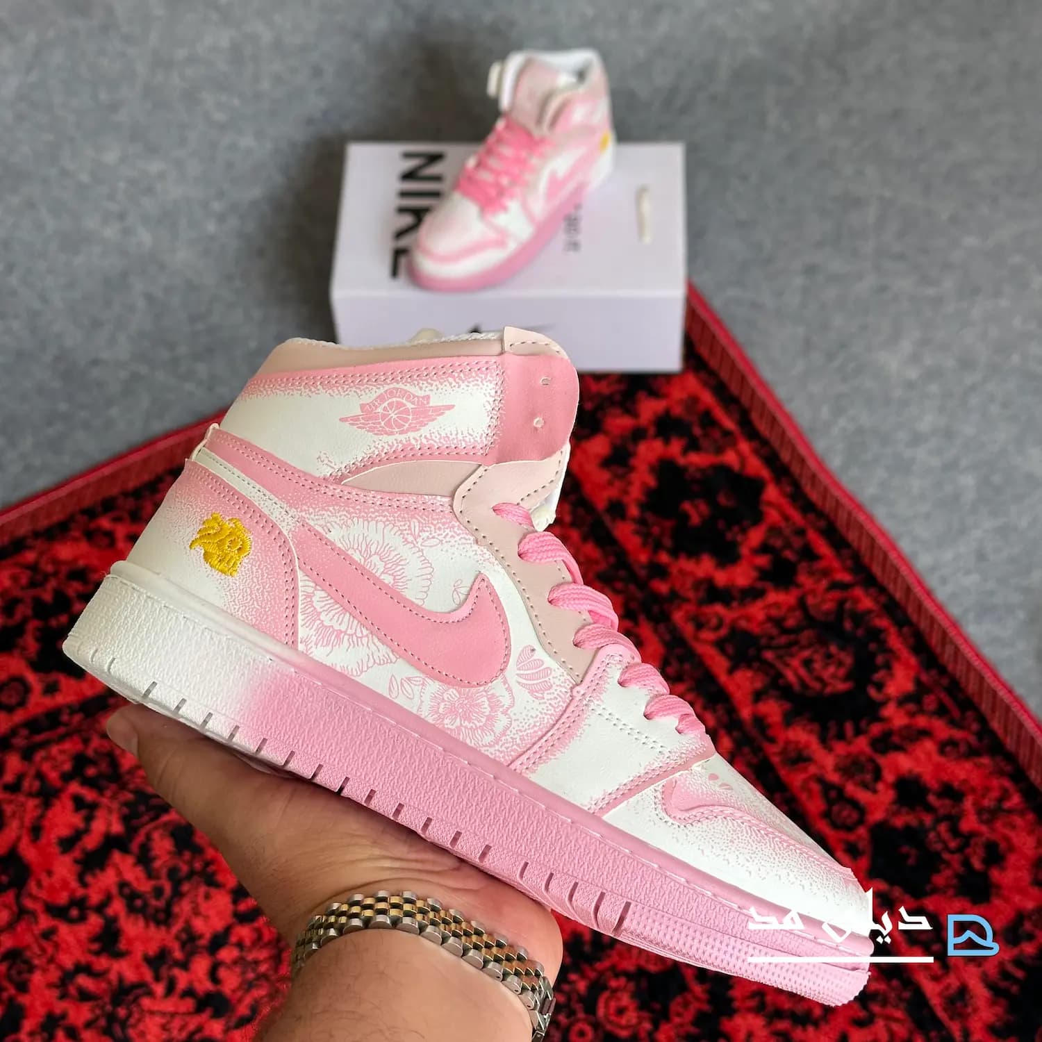 کتانی زنانه نایک ایر جردن 1 فامیلا ساقدار صورتی سفید | Nike Air jordan 1