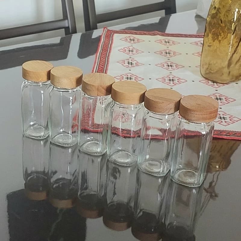 پک جا ادویه شیشه مربعی مکارتی (+ لیبل و سری نمکپاش) — تصویر ۴