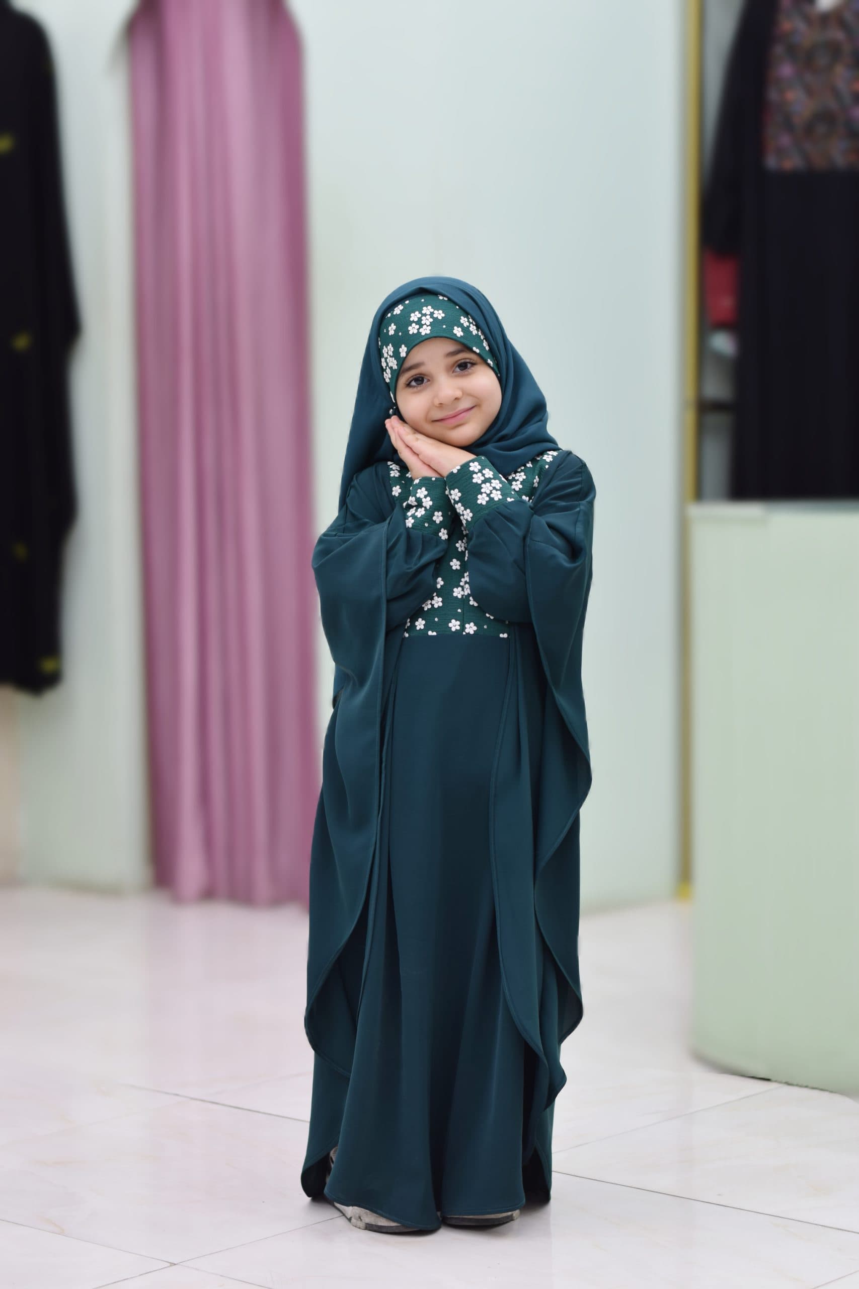 عبای دخترانه یاسمن زمردی — تصویر ۲