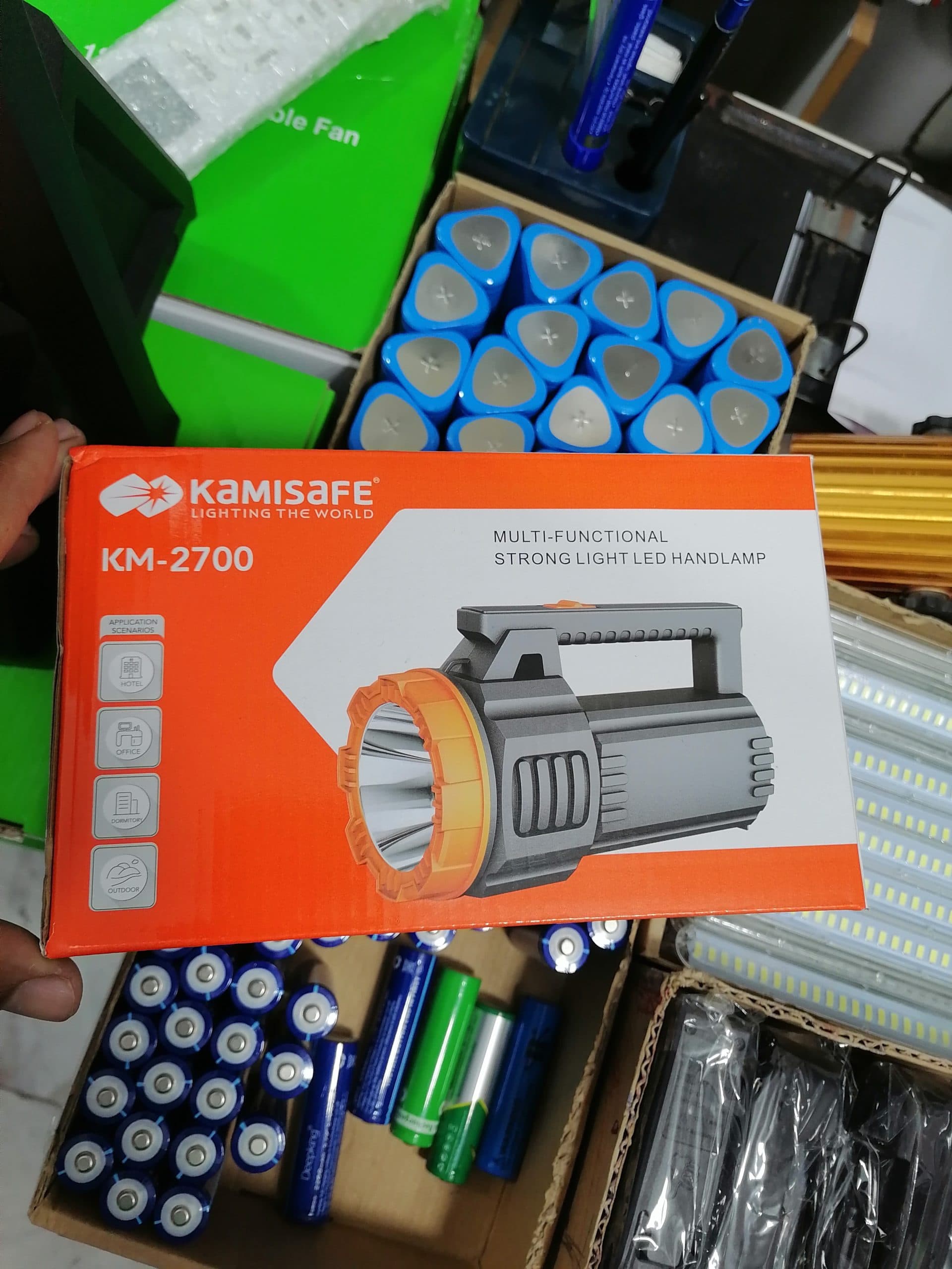 چراغ قوه دستی پرقدرت KAMISAFE مدل KM-2700 با باتری 2000 میلیآمپر و قابلیت شارژ مجدد |عمده و تک