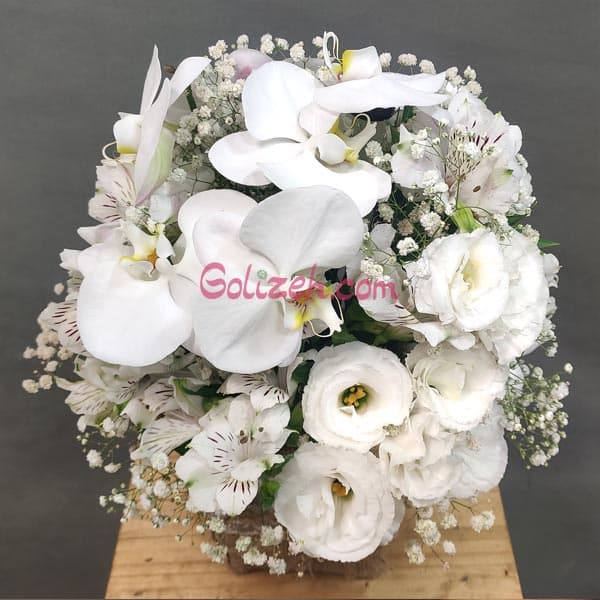 باکس گل ارکیده و آلسترومیا سفید — تصویر ۲